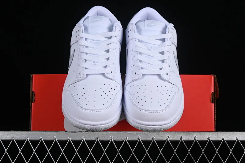 All Categories Nk SB Dunk Series Nk SB Dunk Low Low-top sneakers Nk SB Dunk Low All-white color Low-top casual sports skateboard shoes DV0831-101